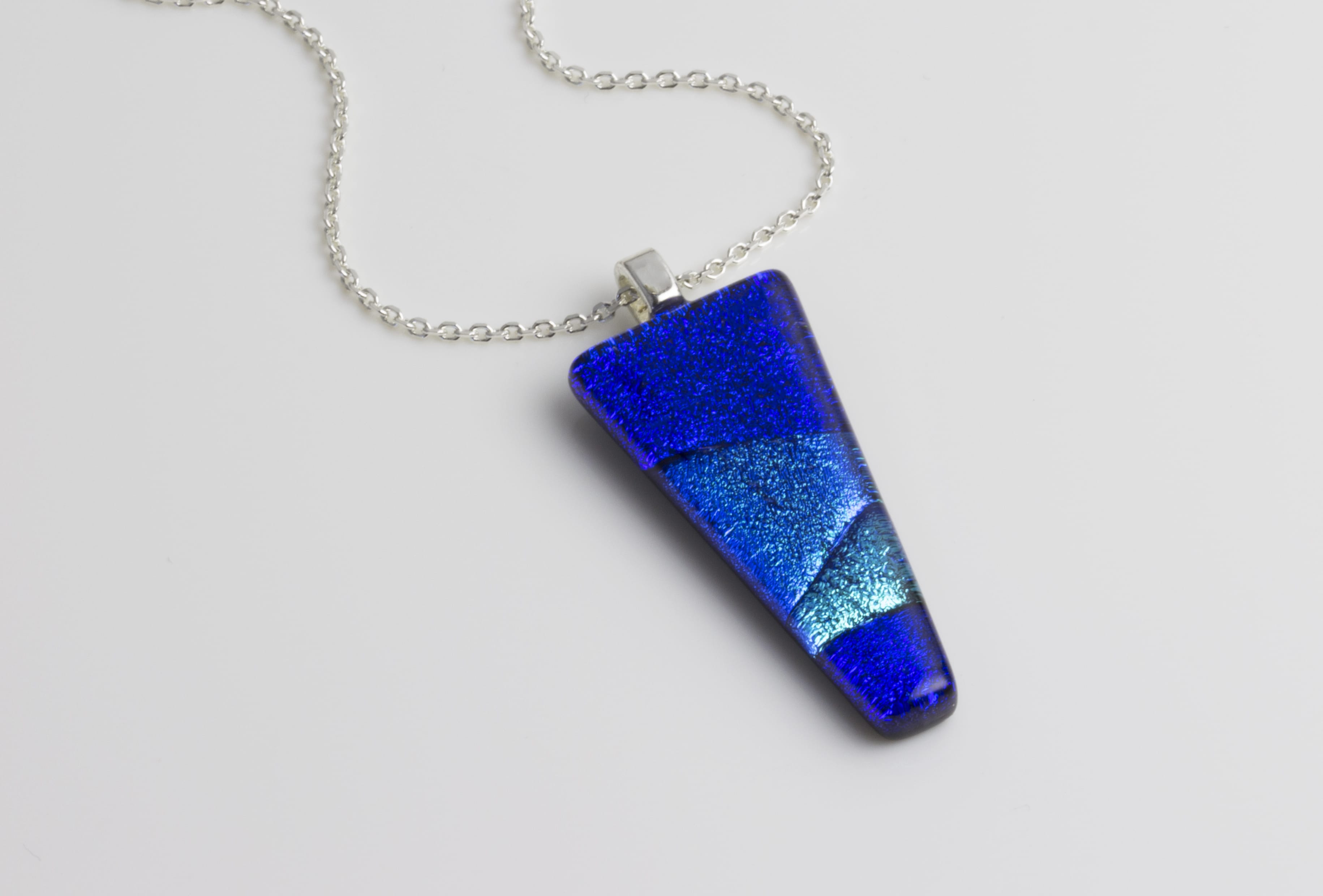 Tapered pendant in 3 tones of blue